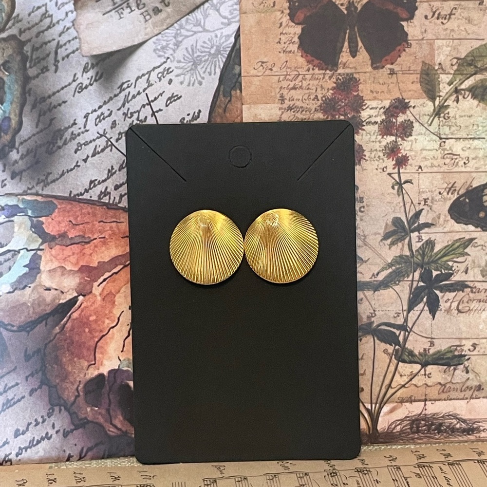 💫vintage gold ridge studs